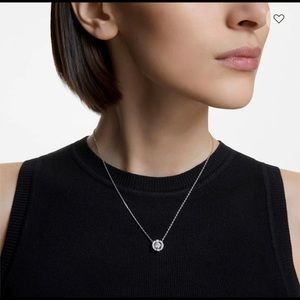 NIB! Swarovski Sparkling Dance necklace